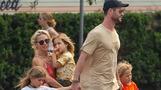 Chris Hemsworth with his family👪