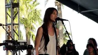 Charlotte Gainsbourg, Master's Hands, Live, Coachella 2010