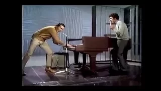 Jerry Lee Lewis - tocando piano con los pies