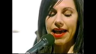 PJ Harvey - This Is Love (live)