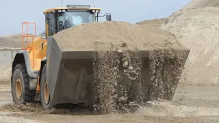 Volvo L220H and Volvo L260H loading Transport Vessel with Sand | New and old wheel loader