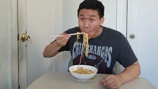 ASIAN PEOPLE BE EATING NOODLES LIKE