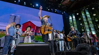 Willie Nelson & Family - I'll Fly Away Medley (Live at Farm Aid 2019)