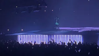 21 Savage- Intro, 10 Freaky Girls, A lot LIVE (Opening Night Chicago) it’s all a blur