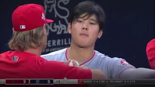 Shohei Ohtani Talking to Cobb about baseball spin