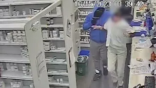 VIDEO: Texas pharmacist held at gunpoint as two suspects rob Walgreens