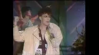 Manuel Taravilla, baila con Tarzan Boy (Baltimora)Entre amigos TVE 1985
