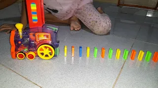 Mainan Baru, Kereta Domino