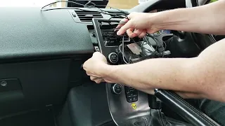 ALG Performance Volvo P1 CarPlay / Android Auto Unit Installation Video. C30, S40, V50, C70