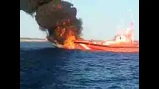 Feuer und Verschwinden beeindruckende Boot in Mallorca