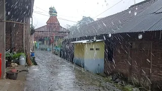 Walk in the countryside accompanied by rain to refresh your mind