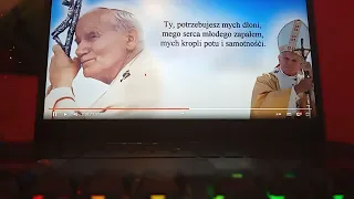 Barka karaoke-Emi śpiewa