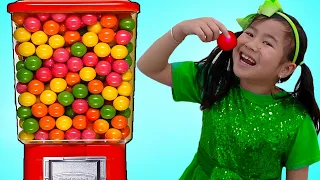 Jannie Juega con Máquina de Chicles de Muchos Colores para Niños | Video Divertido para Niños