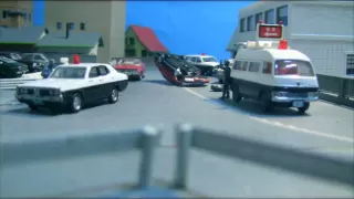 疾走の追跡(Miniature car chase)