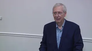 Breaking News: Sen. Mitch McConnell Freezes Again at Event