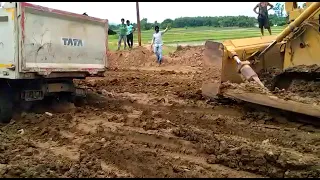 Tata Dumper 1618  4x4 off-road fails in bad road