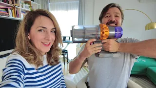 Celebrul aspirator Dyson V15 - îşi merită banii? Review, plusuri, minusuri