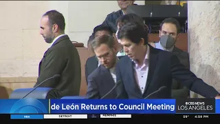 Embattled Councilman Kevin de León returns to City Hall