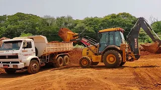 RETROESCAVADEIRA DEERE 310L NO CARREGAMENTO DE CAMINHÃO