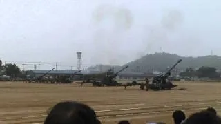 F-70 155mm榴弾砲　一斉射撃