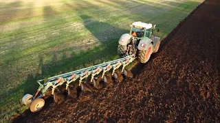 Fendt 933 plowing the field / podzimní orba 2022