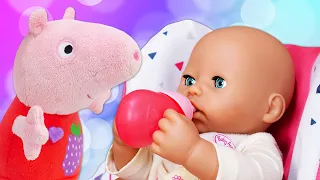 Pretend play feeding baby doll & feeding time with baby dolls. Baby Alive doll videos for kids.