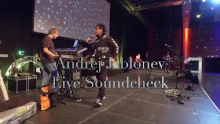 "Аэропорт"  cover version исп.Андей Яблонев . перед концертом.Soundcheck