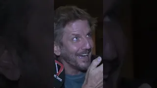 Llamada telefónica a Facundo Arana en medio de una entrevista