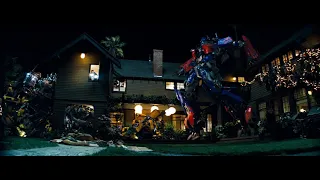 Transformers 2007 Los Autobots hacen un desmadre en la casa de Sam