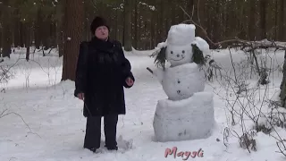 Пряха. В низенькой светелке огонек горит. Народная песня.