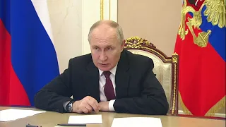 Владимир Путин: Мигранты должны уважать российские традиции и российское законодательство