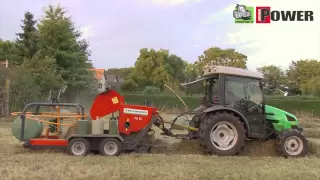 Minibaal Pöttinger perswikkelcombinatie met Deutz-Fahr