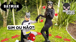 O BATMAN PEDIU A MULHER GATO EM NAMORO E ALGO ESTRANHO ACONTECEU !!!