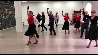 танго Кумпарсита, линейный танец