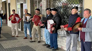 Mais uma brincadeira e um animado momento com o grupo concertinas do monumento