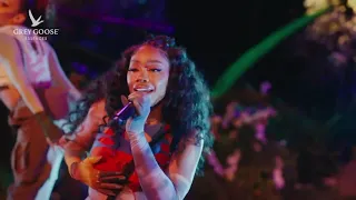 SZA - hit different (live in bloom)