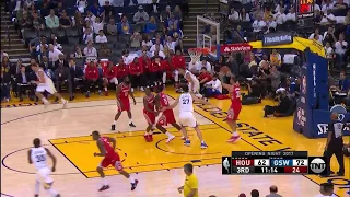 Curry with the back to back magical reverse layup and quick 3 point shot!