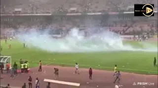 Crazy scenes - Nigeria 🇳🇬 fans invade the pitch after their 1-1 draw Against Ghana🇬🇭 #wcq2022