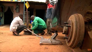 Des camions et des hommes - Cameroun / Brésil : les routes de boue