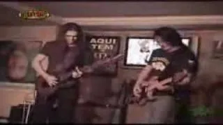 duelo de guitarras entre Kiko Loureiro vs Edu Ardanuy