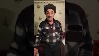 Дед рассказывает анекдот.