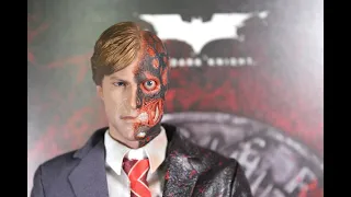 The Dark Knight TWO FACE 2.0 Hot Toys figure review