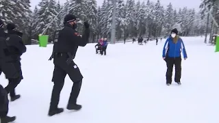 German police chase daytrippers off ski resort slopes as they enforce local coronavirus restrictions