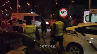 Погоня полицейских на Троещине закончилась аварией возле кругового движения на пересечении пр.Маяков