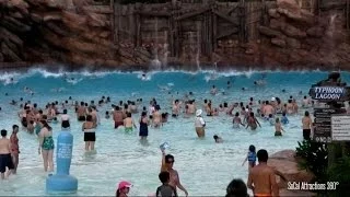 [HD] Impressive Wave Pool - Huge Tidal Waves at Disney's Typhoon Lagoon