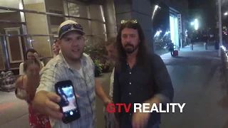 Dave Grohl signing autographs on GTV Reality