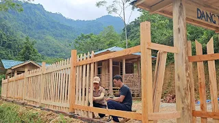 How to make a solid wooden fence around the house | Dang Thi Mui