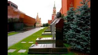 Москва. Некрополь у Кремлёвской стены. Moscow. Necropolis at the Kremlin wall.