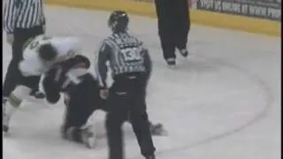 Michal Hlinka vs Marc Mackenzie (WHL), 24.2.2012
