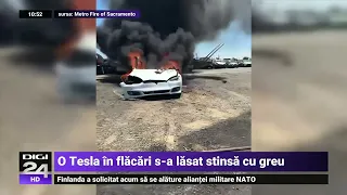 O Tesla a luat foc într-un cimitir de mașini. Trucul folosit de pompieri pentru a stinge incendiul